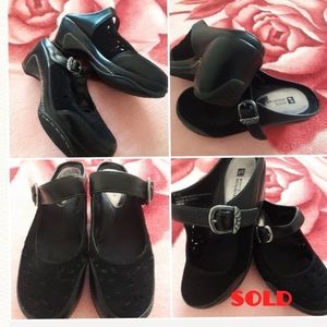 Vintage:Black clog shoes